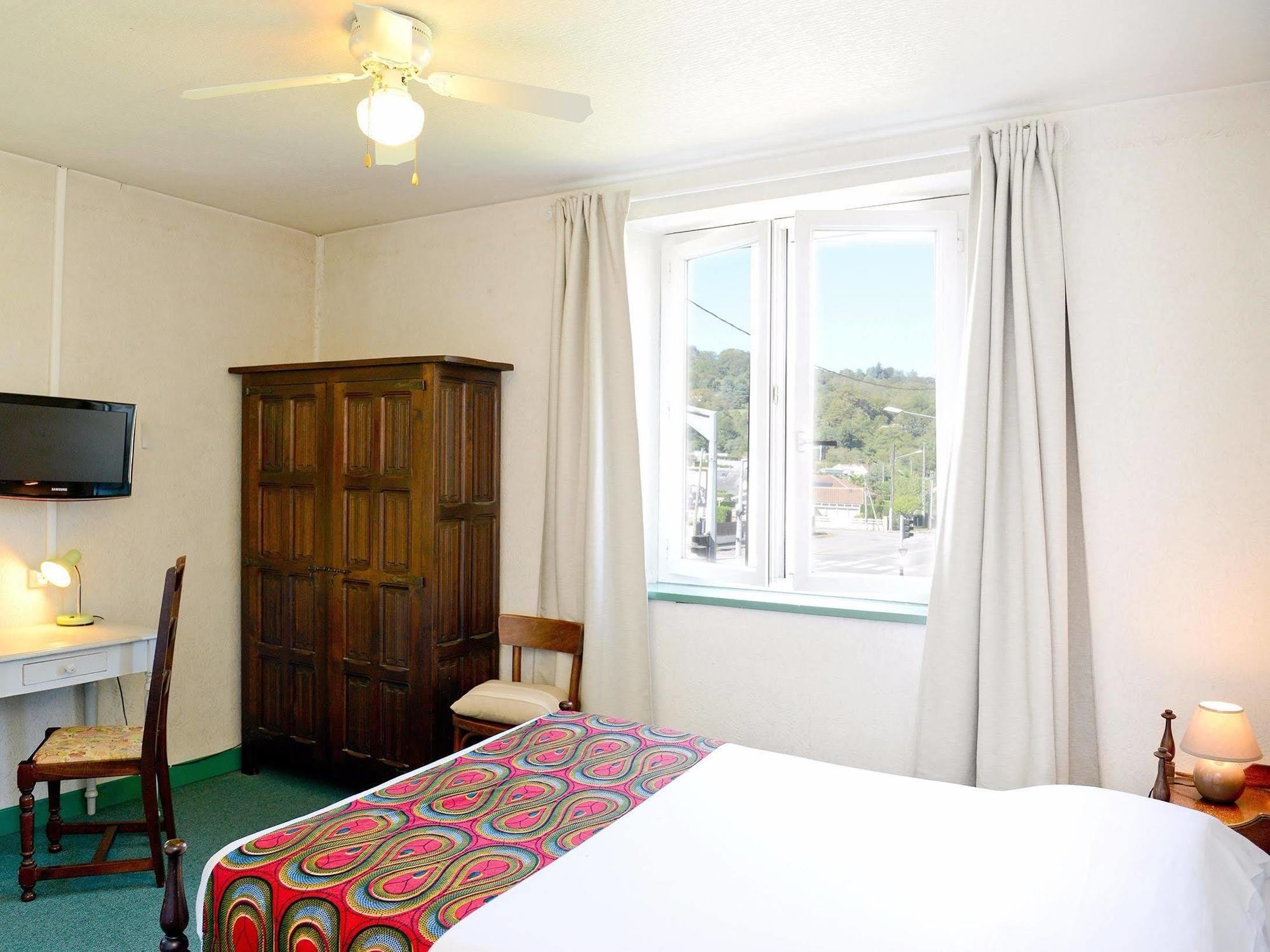 Logis Hostellerie Du Neez Gan Экстерьер фото